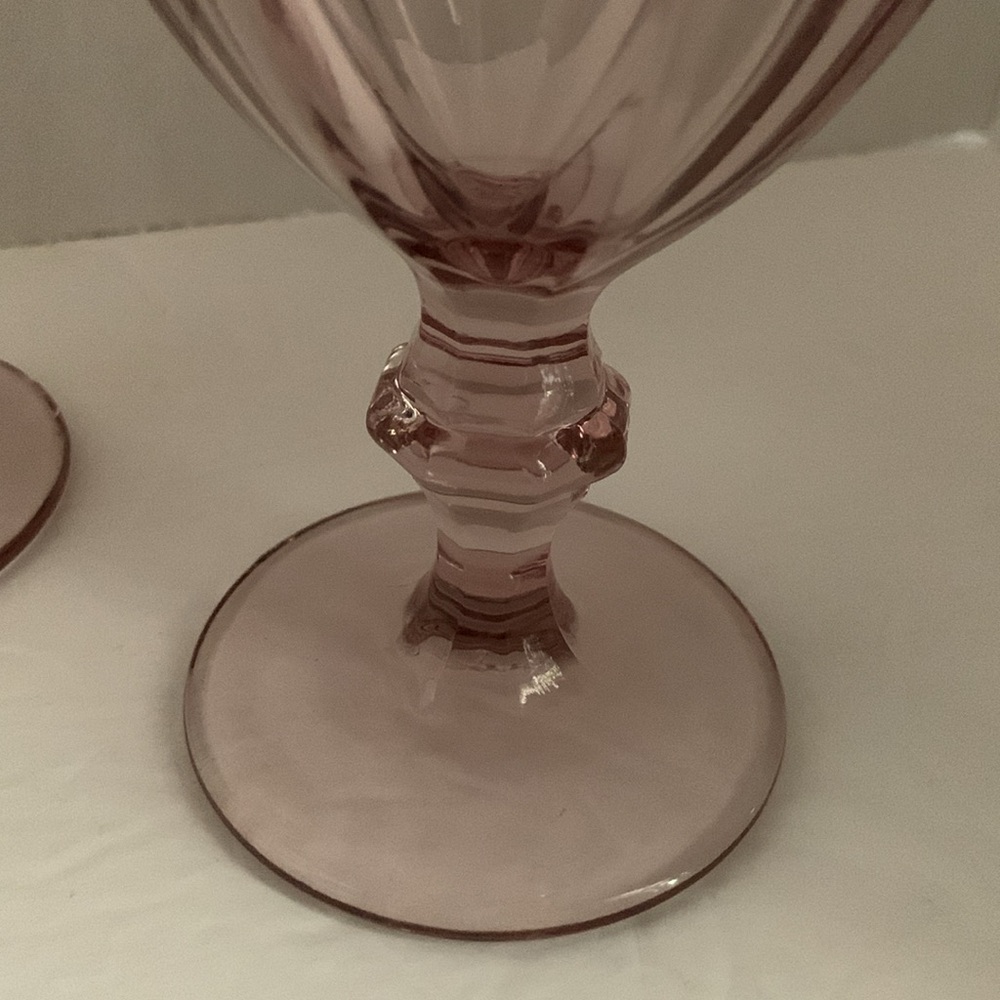 4 Pink water goblets. Excellent condition. - Picture 3 of 3